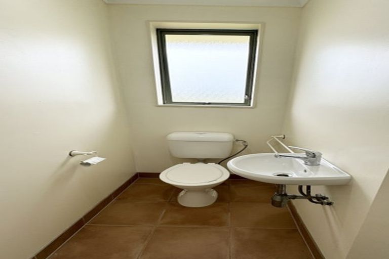 Photo of property in 42 Summerland Drive, Henderson, Auckland, 0612