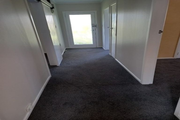 Photo of property in 73 Victory Crescent, Tawa, Wellington, 5028