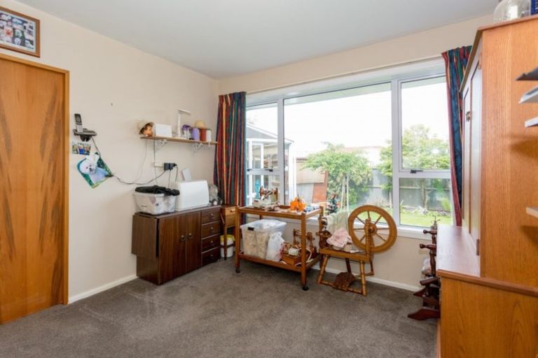 Photo of property in 32 Kathleen Crescent, Hornby, Christchurch, 8042