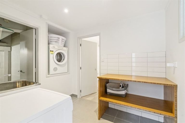 Photo of property in 6 Yeoman Place, Howick, Auckland, 2014