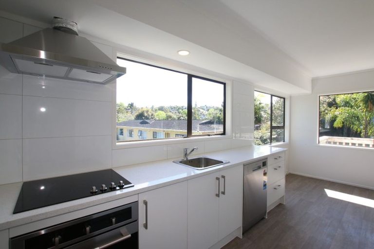 Photo of property in 2/13 Montclair Rise, Browns Bay, Auckland, 0630