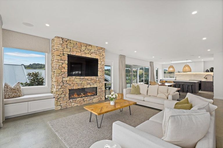 Photo of property in 11 Moya Drive, Matakana, 0985