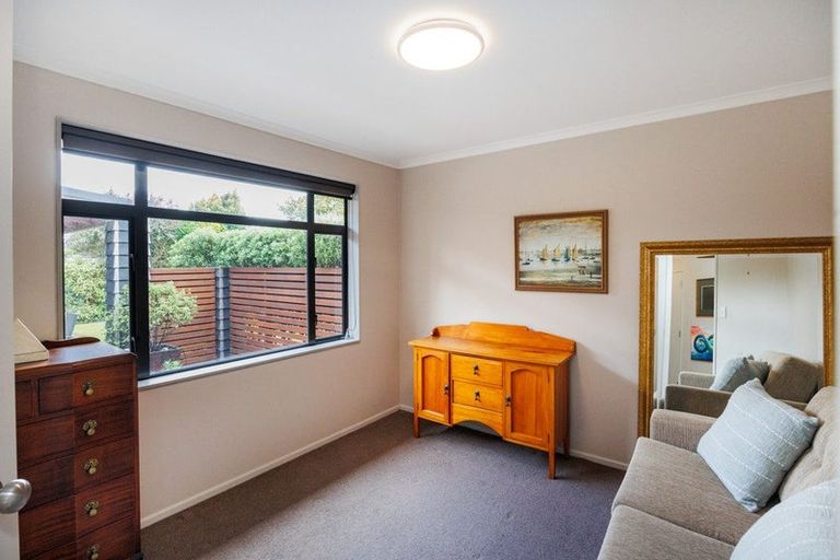 Photo of property in 78 Geneva Terrace, Kelvin Grove, Palmerston North, 4414