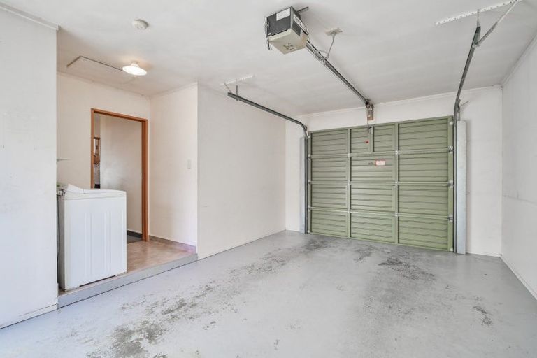 Photo of property in 2/239 Warwick Road, Mayfair, Hastings, 4122