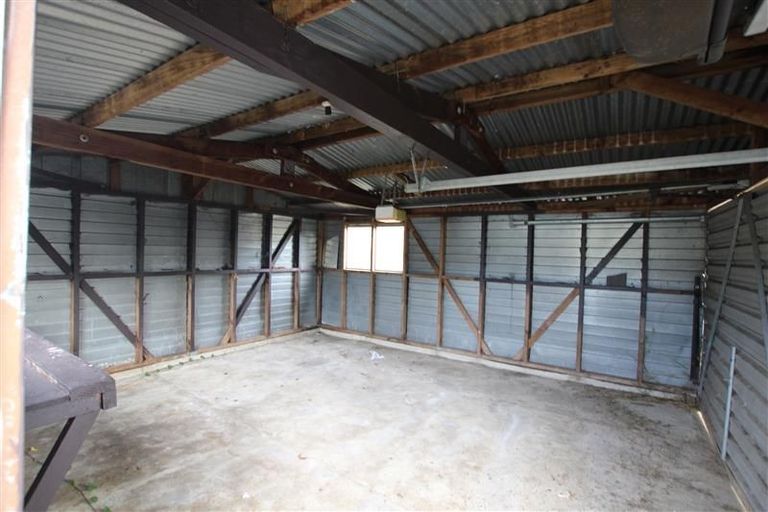 Photo of property in 6 Rondorlyn Place, Manurewa, Auckland, 2102