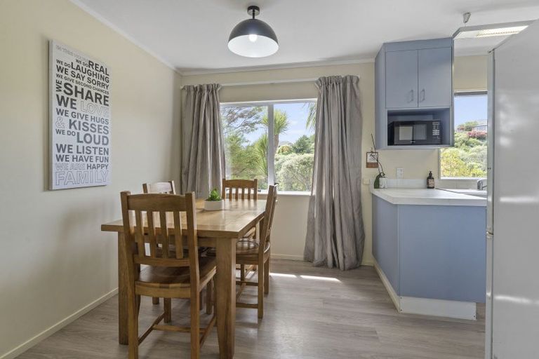 Photo of property in 2 Seagull Place, Whitby, Porirua, 5024