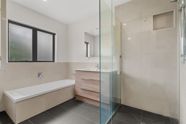 Photo of property in 20 Mcleod Road, Weymouth, Auckland, 2103