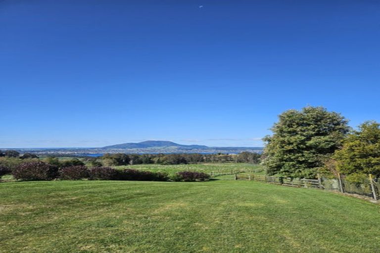 Photo of property in 8 Lens Way, Acacia Bay, 3385