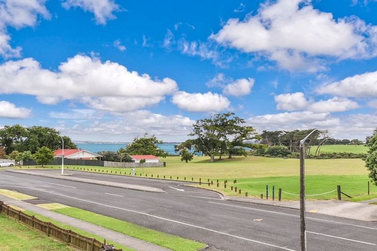 Photo of property in 28 Gibbons Road, Weymouth, Auckland, 2103