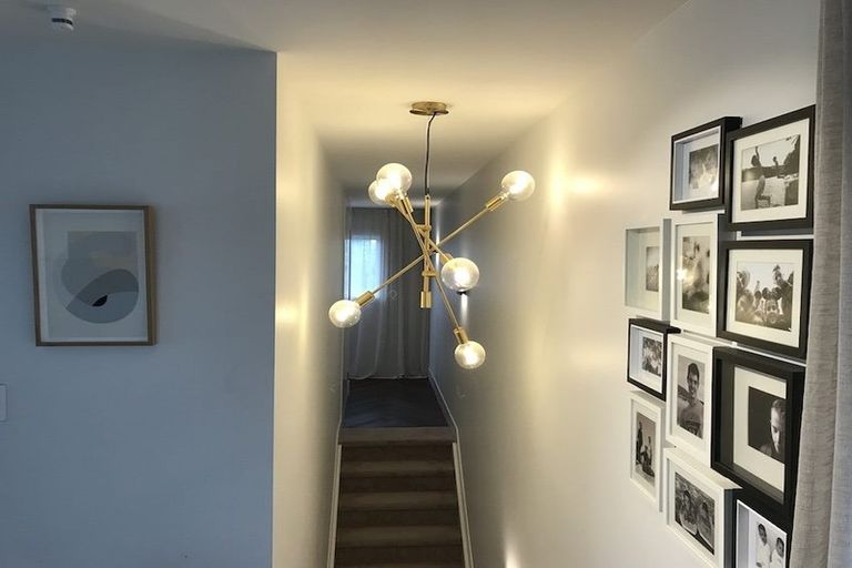 Photo of property in 2 Ravenwood Drive, Forrest Hill, Auckland, 0620