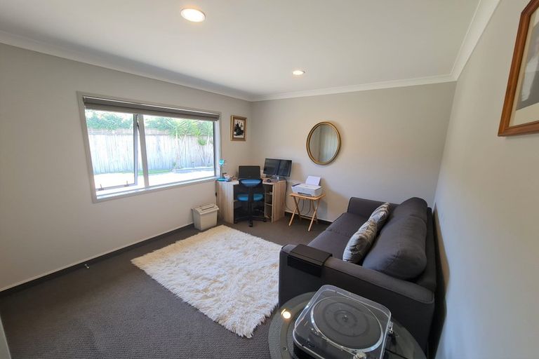 Photo of property in 30 Simpson Crescent, Raumati Beach, Paraparaumu, 5032