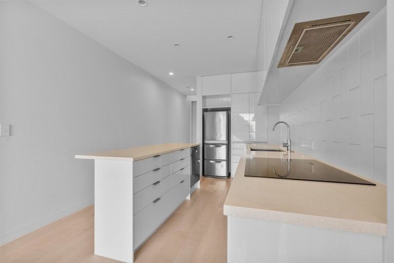 Photo of property in 8/83 Hinemoa Street, Birkenhead, Auckland, 0626