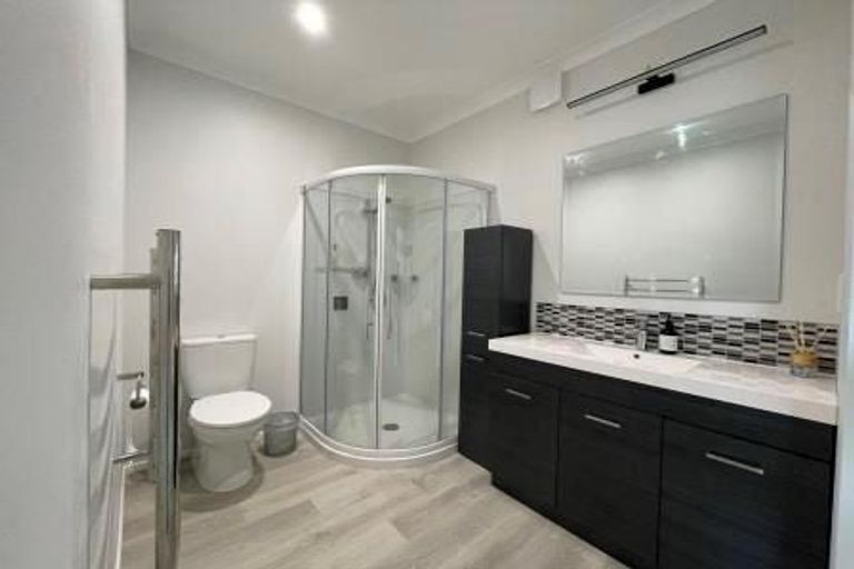 Photo of property in 1/431 East Coast Road, Mairangi Bay, Auckland, 0630