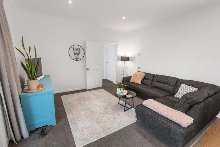 Photo of property in 77 Parkes Avenue, Saint Johns Hill, Whanganui, 4501