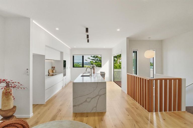 Photo of property in 85a Awaroa Road, Sunnyvale, Auckland, 0612