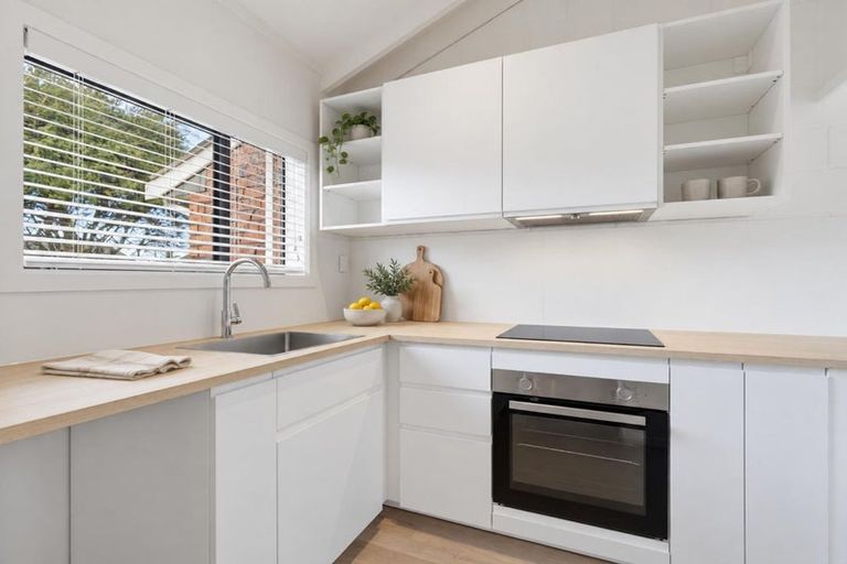 Photo of property in 10 Fantail Court, Orewa, 0931