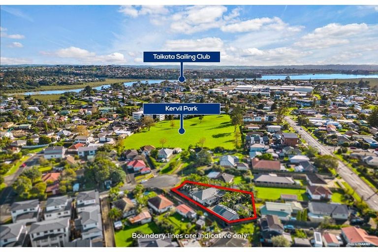 Photo of property in 13 Gladfield Lane, Te Atatu Peninsula, Auckland, 0610