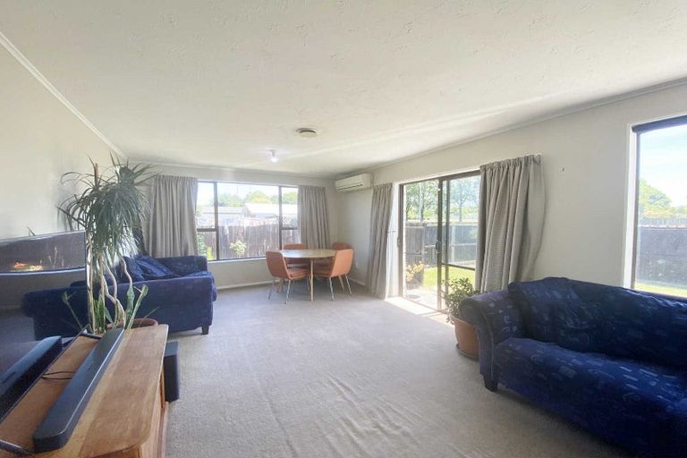 Photo of property in 2/40 Sarabande Avenue, Redwood, Christchurch, 8051