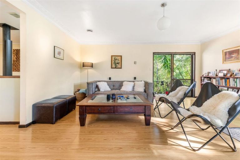 Photo of property in 2 Kaurimu Rise, Titirangi, Auckland, 0604