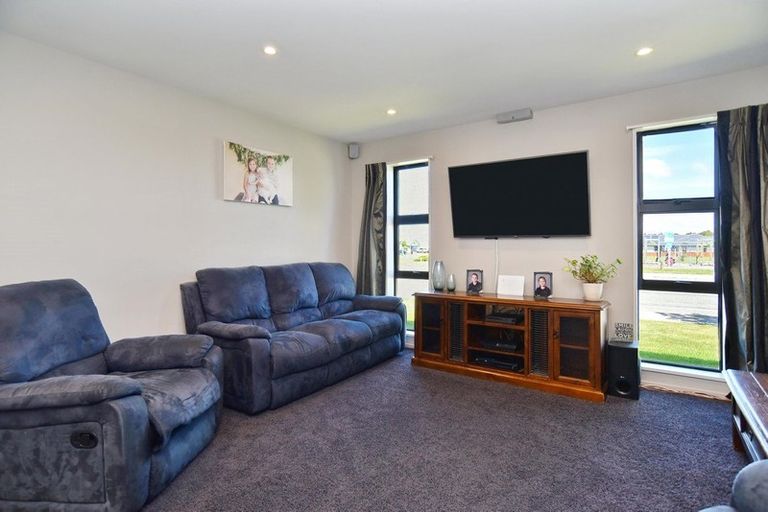 Photo of property in 64 Acacia Avenue, Rangiora, 7400