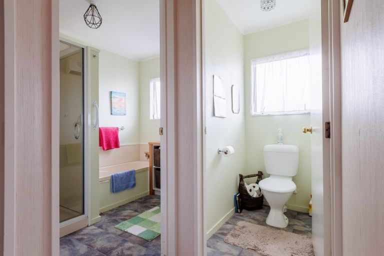 Photo of property in 2a Belvedere Crescent, Takaro, Palmerston North, 4412