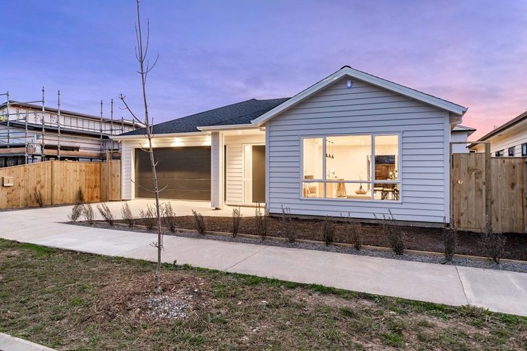 Photo of property in 10 Tarras Road, Kumeu, 0810