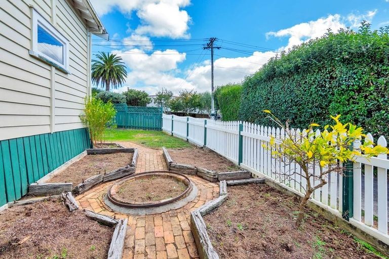 Photo of property in 1/4 Wood Street, Papakura, 2110