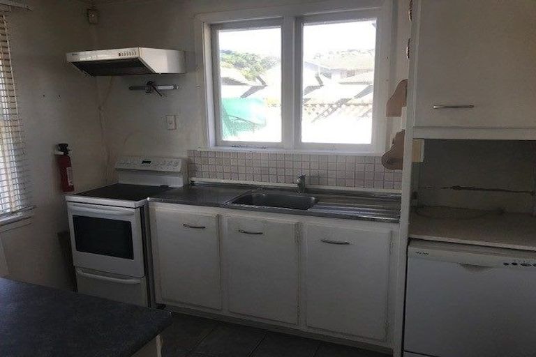 Photo of property in 35 Tireti Road, Titahi Bay, Porirua, 5022