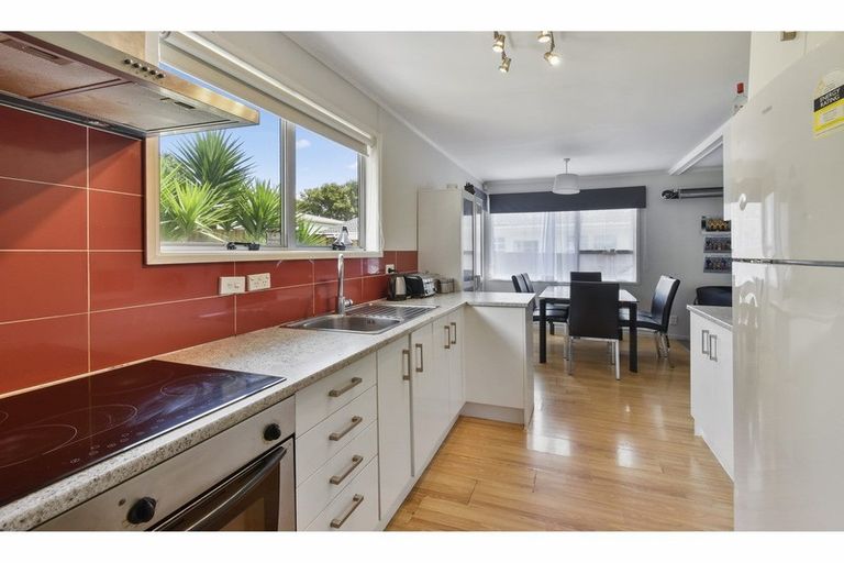 Photo of property in 3 Smedley Street, Manurewa, Auckland, 2102