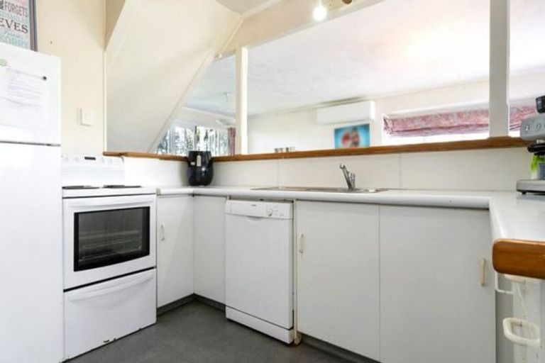 Photo of property in 6 Grendon Road, Titirangi, Auckland, 0604