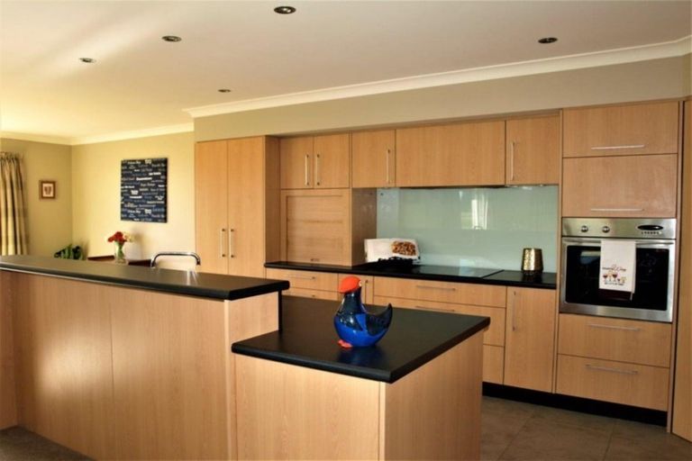 Photo of property in 142 Lake Terrace Road, Burwood, Christchurch, 8061