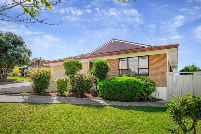 Photo of property in 10 Tatyana Place, Massey, Auckland, 0614