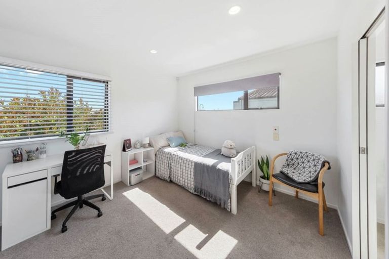 Photo of property in 6 Nagle Place, Golflands, Auckland, 2013