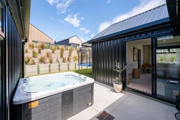 Photo of property in 37 Obelisk Street, Wanaka, 9305