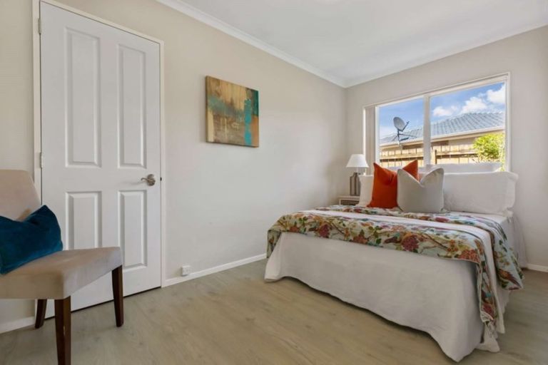 Photo of property in 12 Tington Avenue, Wattle Downs, Auckland, 2103