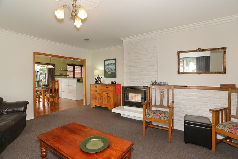 Photo of property in 2 Churchill Avenue, Hokowhitu, Palmerston North, 4410