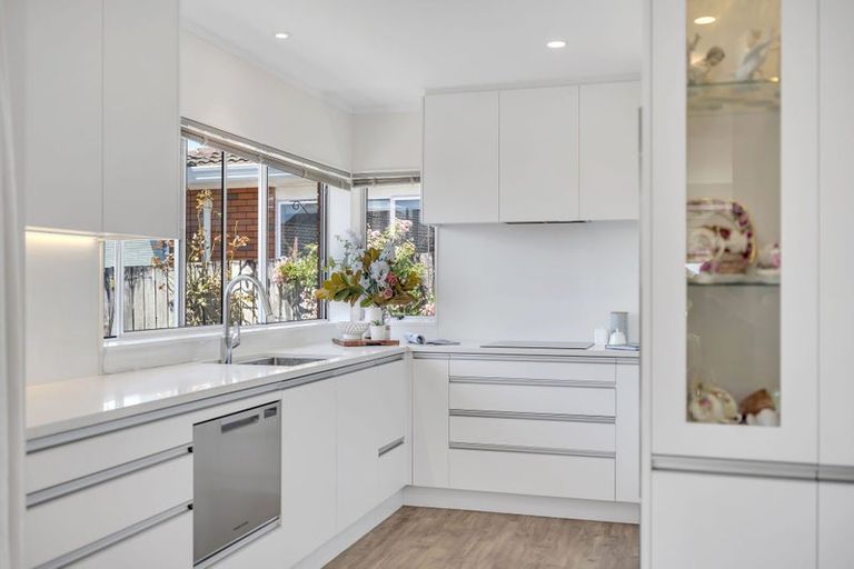 Photo of property in 1/5 Solana Court, Botany Downs, Auckland, 2010