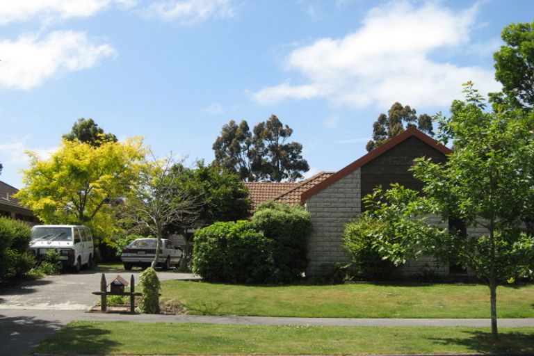 Photo of property in 44 Karnak Crescent, Russley, Christchurch, 8042