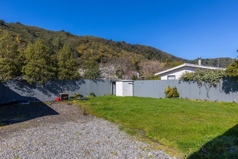 Photo of property in 49 Hampden Street, Picton, 7220
