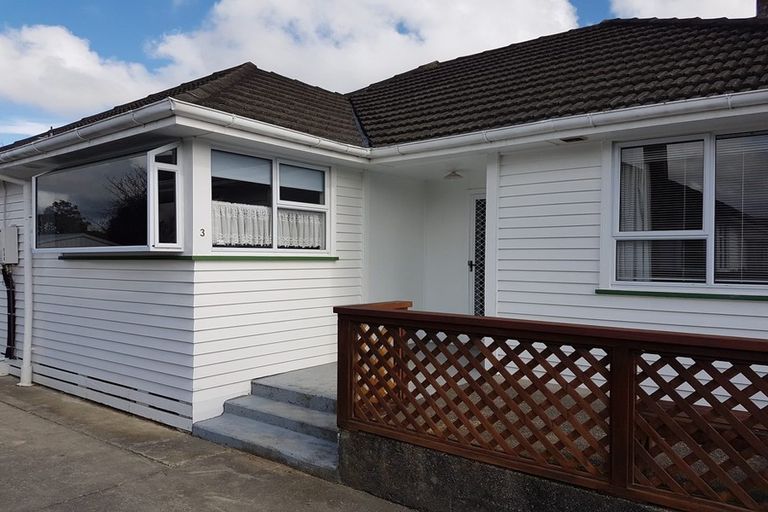 Photo of property in 3 Iona Street, Hokowhitu, Palmerston North, 4410