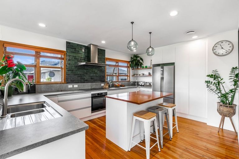 Photo of property in 36 Totara Road, Te Atatu Peninsula, Auckland, 0610