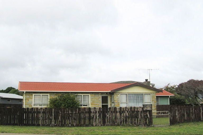 Photo of property in 2 Hadfield Place, Paraparaumu Beach, Paraparaumu, 5032