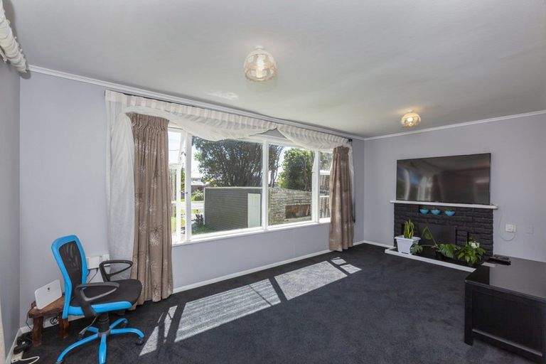 Photo of property in 44 Ruahine Street, Paraparaumu, 5032
