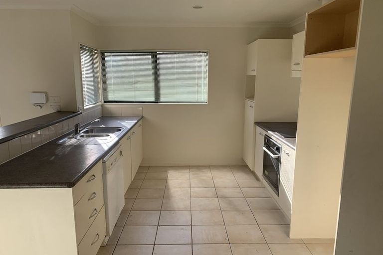 Photo of property in 21 Ashmere Lane, Weymouth, Auckland, 2103