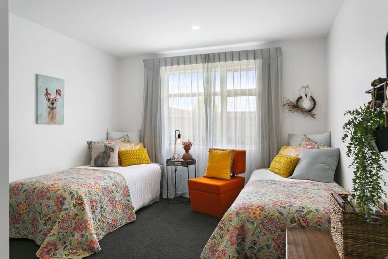 Photo of property in 16 Pukenamu Road, Rainbow Point, Taupo, 3330