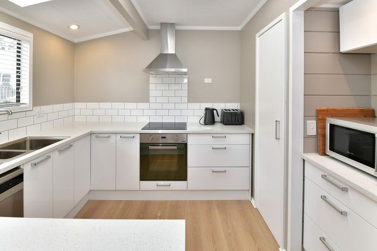 Photo of property in 73b Vipond Road, Stanmore Bay, Whangaparaoa, 0932