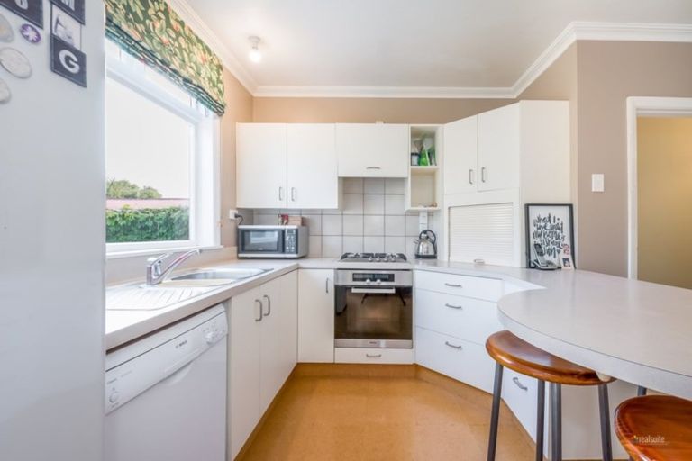 Photo of property in 27 Trafalgar Street, Waiwhetu, Lower Hutt, 5010
