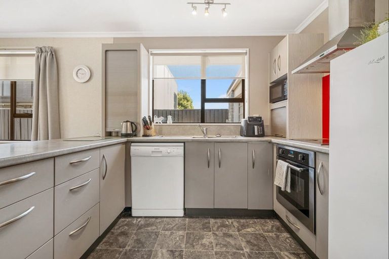 Photo of property in 5b Clemow Road, Fitzroy, New Plymouth, 4312