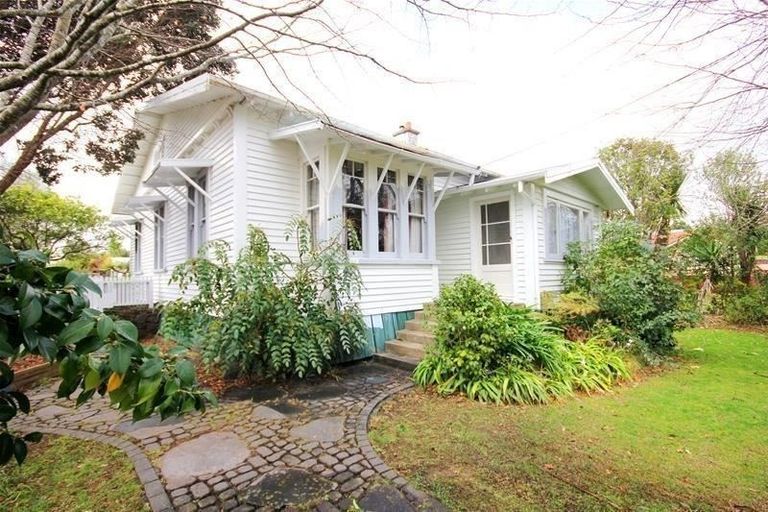Photo of property in 50 Woodglen Road, Glen Eden, Auckland, 0602