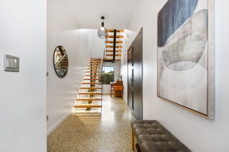 Photo of property in 2b Pah Road, Kawaha Point, Rotorua, 3010